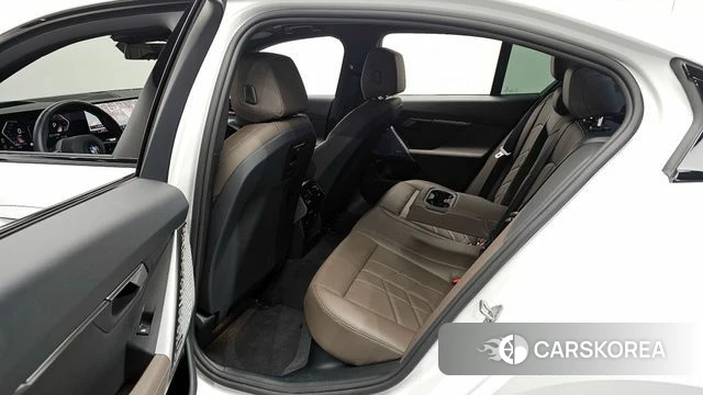 BMW 5 Series (G60) 2024 Белый из Кореи, фото 2