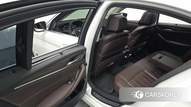 BMW 5 Series (G30) 2022 Белый из Кореи, фото 2