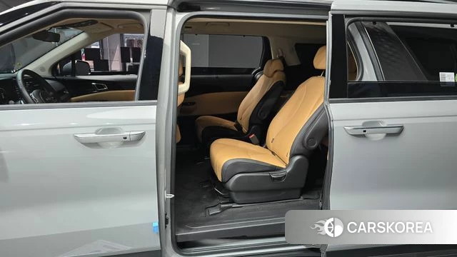 Kia Carnival 4th generation 2023 Серебристо-серый из Кореи, фото 2