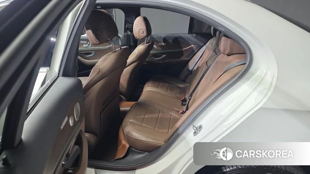 Mercedes-Benz E-Class W213 2021 Белый из Кореи, фото 2