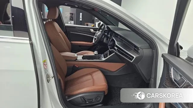 Audi A6 (C8) 2023 Белый из Кореи, фото 2