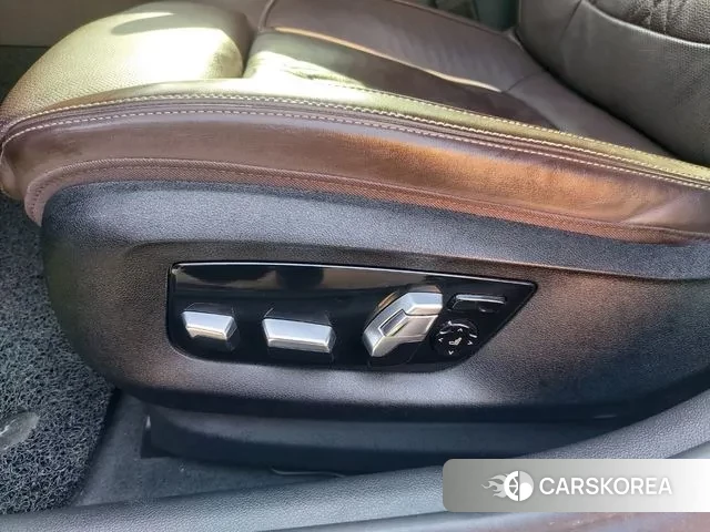 BMW 5 Series (G30) 2022 Белый из Кореи, фото 2