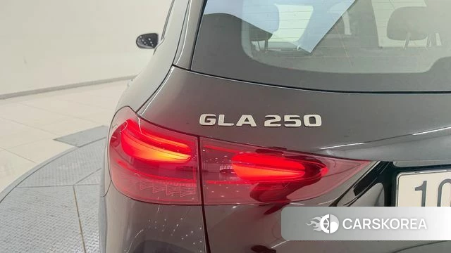 Mercedes-Benz GLA - Class H247 2025 Черный из Кореи, фото 2