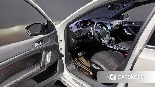 Peugeot 308 second generation 2018 Белый из Кореи, фото 2