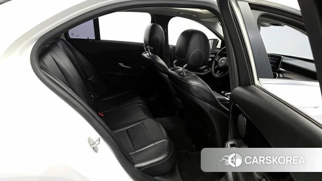 Mercedes-Benz C-Class W205 2018 Белый из Кореи, фото 2