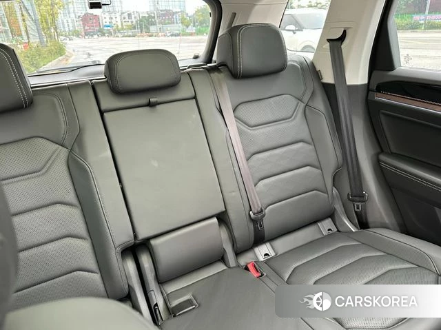 Volkswagen Touareg 3rd generation 2026 Белый из Кореи, фото 2