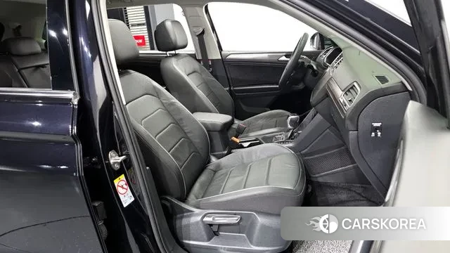 Volkswagen Tiguan Allspace 2022 Черный из Кореи, фото 2