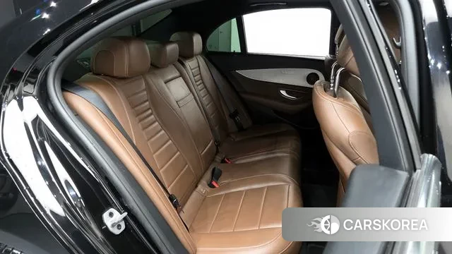 Mercedes-Benz E-Class W213 2020 Черный из Кореи, фото 2