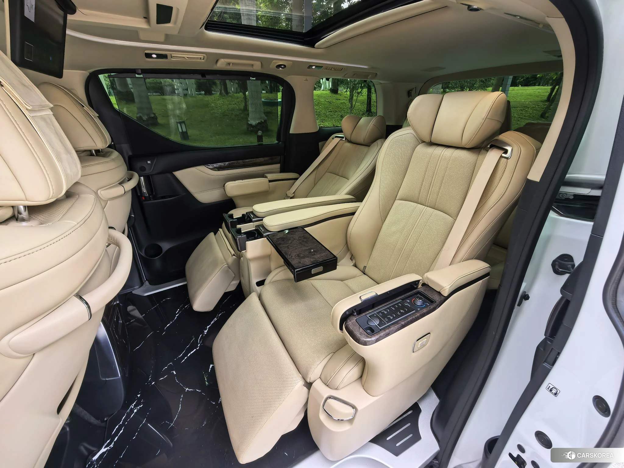 Toyota Elfa 2021 Белый из Китая, фото 2