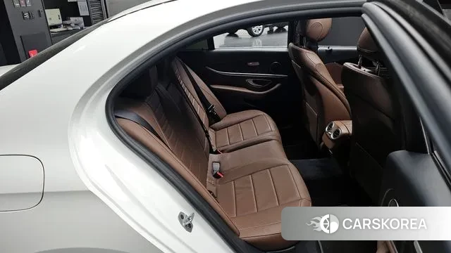Mercedes-Benz E-Class W213 2019 Белый из Кореи, фото 2