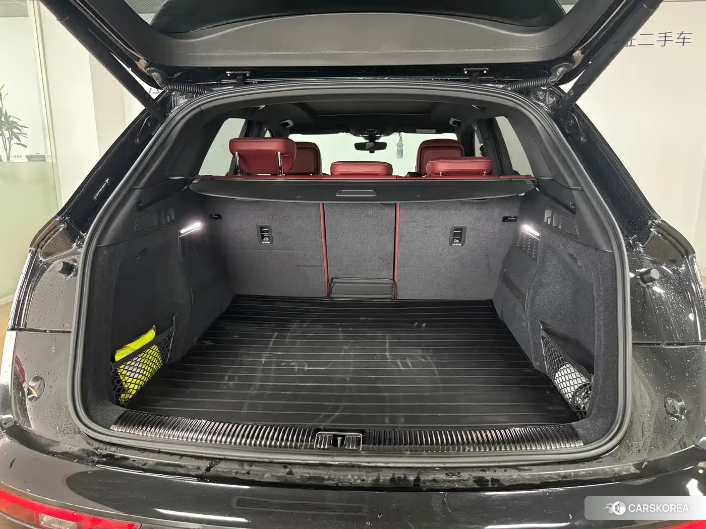 Audi Q5L 2025 Черный из Китая, фото 2