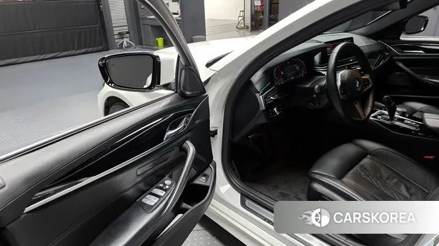 BMW 5 Series (G30) 2020 Белый из Кореи, фото 2