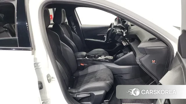 Peugeot e-208 second Generation 2023 Белый из Кореи, фото 2