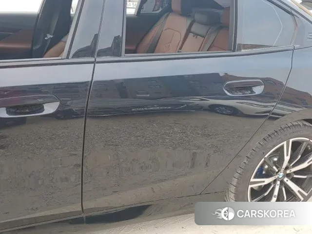 BMW 5 Series (G60) 2025 Черный из Кореи, фото 2