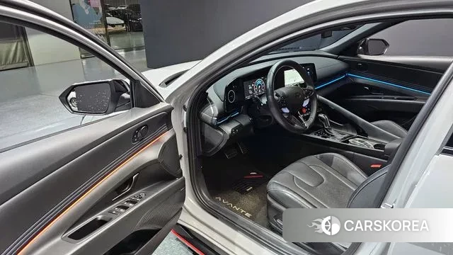 Hyundai The New Avante (CN7) 2023 Серебристо-серый из Кореи, фото 2