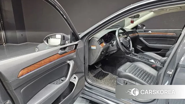 Volkswagen Passat GT (B8) 2018 Серый из Кореи, фото 2