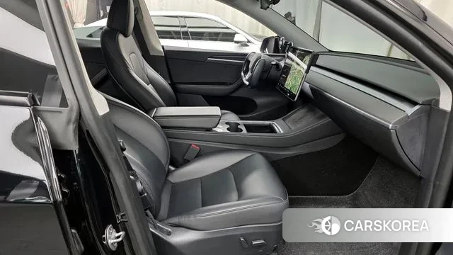 Tesla Model Y 2024 Черный из Кореи, фото 2