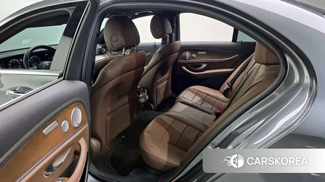 Mercedes-Benz E-Class W213 2021 Серый из Кореи, фото 2