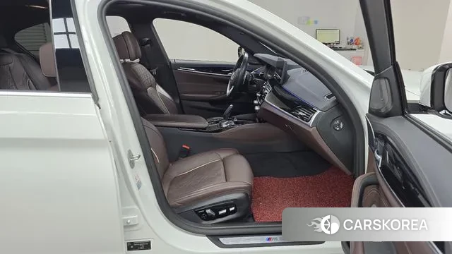 BMW 5 Series (G30) 2021 Белый из Кореи, фото 2