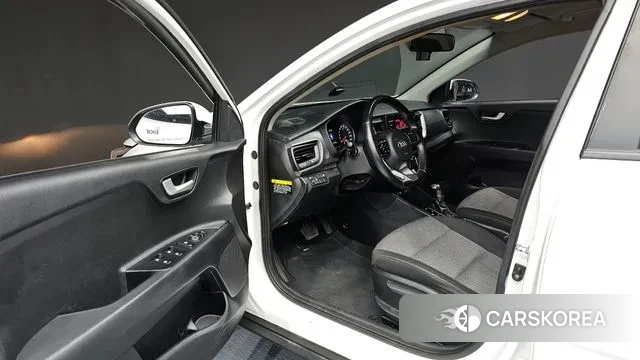 Kia Stonic 2018 Белый из Кореи, фото 2