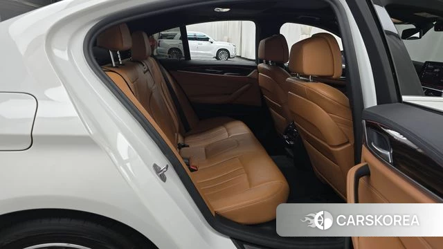 BMW 5 Series (G30) 2021 Белый из Кореи, фото 2
