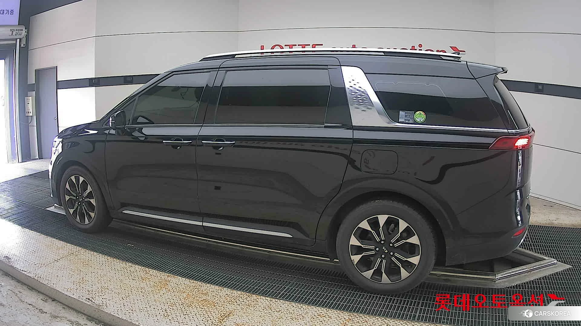 Kia Carnival 2021 Черный из Кореи, фото 2