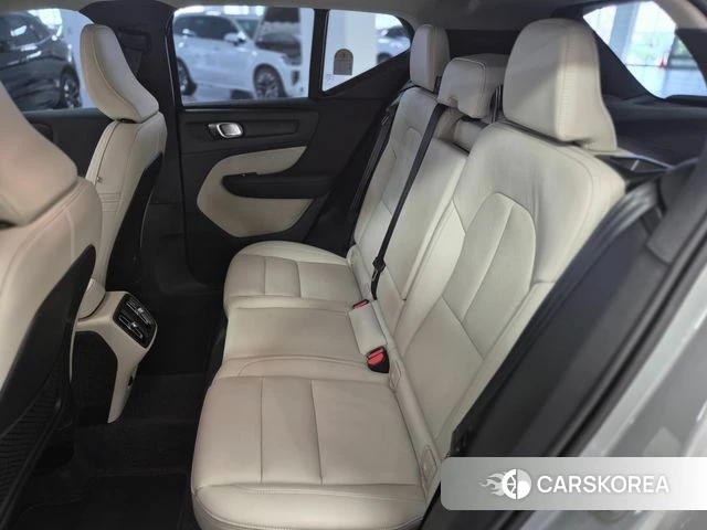 Volvo XC40 2026 Серый из Кореи, фото 2