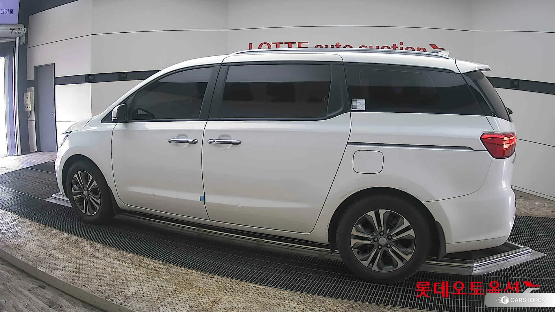 Kia Carnival 2020 Snow White Pearl (optional) из Кореи, фото 2