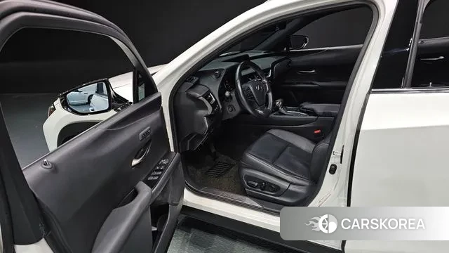 Lexus UX250h 2019 Белый из Кореи, фото 2