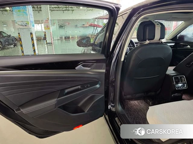Volkswagen Passat 2024 Черный из Китая, фото 2