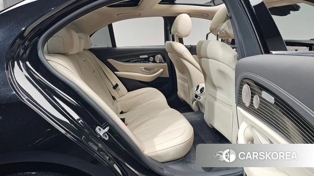 Mercedes-Benz E-Class W213 2021 Черный из Кореи, фото 2