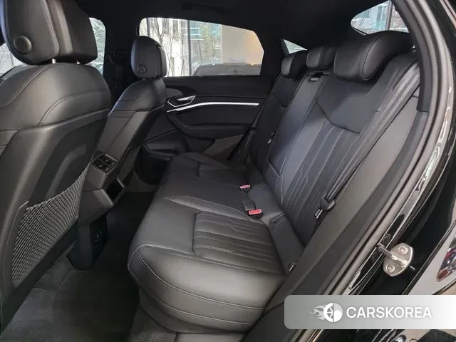 Audi e-Tron 2023 Черный из Кореи, фото 2