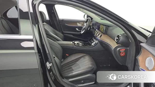 Mercedes-Benz E-Class W213 2018 Черный из Кореи, фото 2