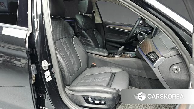BMW 5 Series (G30) 2023 Черный из Кореи, фото 2
