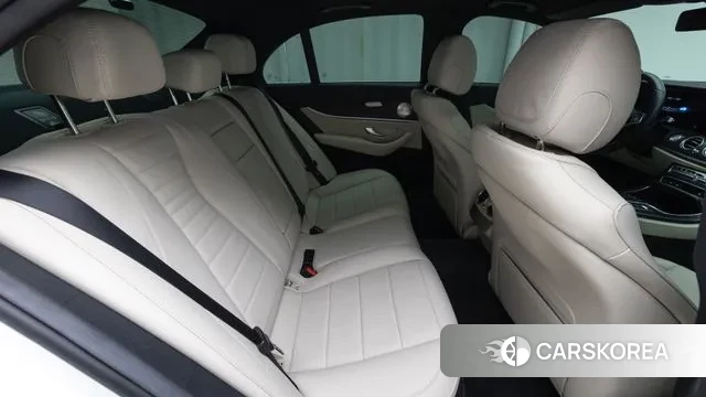 Mercedes-Benz E-Class W213 2023 Белый из Кореи, фото 2