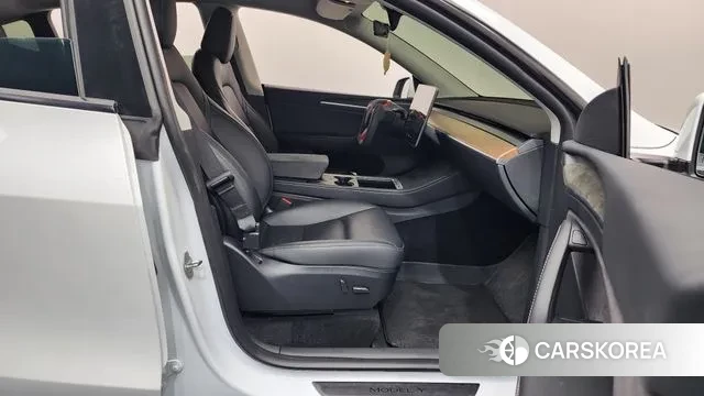 Tesla Model Y 2024 Белый из Кореи, фото 2