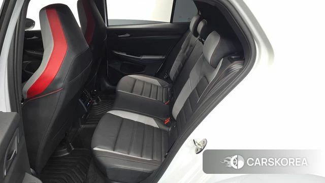 Volkswagen Golf 8th Generation 2024 Белый из Кореи, фото 2