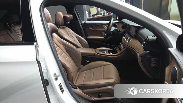 Mercedes-Benz E-Class W213 2022 Белый из Кореи, фото 2