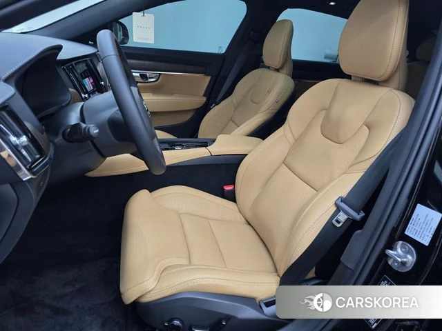 Volvo S90 2024 Черный из Кореи, фото 2