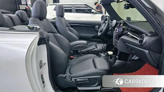 Mini Cooper Convertible 2023 Белый из Кореи, фото 2