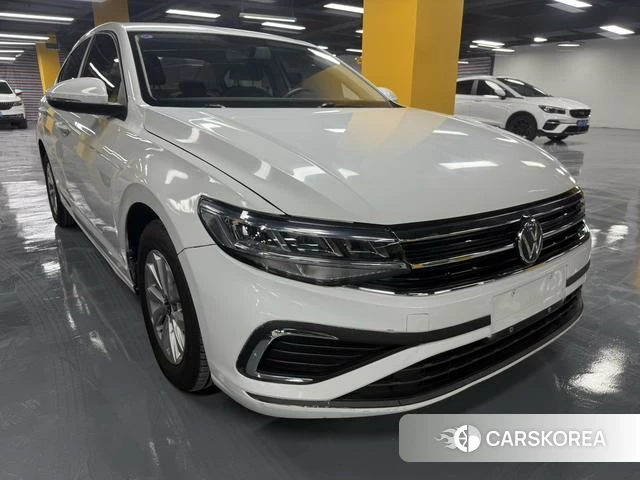 Volkswagen Bora 2023 Белый из Китая, фото 2