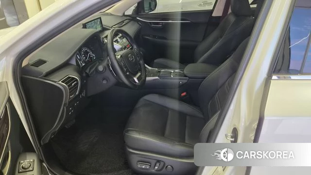 Lexus NX300h 2021 Белый из Кореи, фото 2