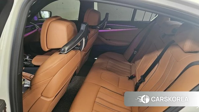 BMW 5 Series (G30) 2022 Белый из Кореи, фото 2