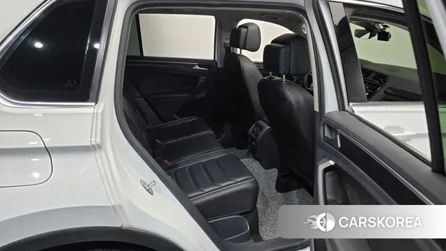 Volkswagen Tiguan second Generation 2023 Белый из Кореи, фото 2