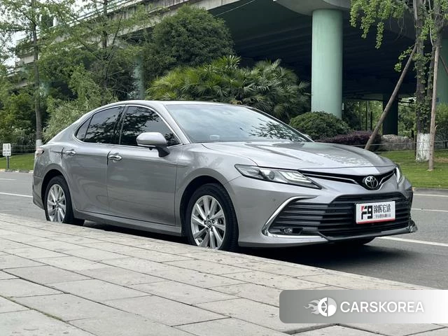 Toyota Camry 2021 Серебристо-серый из Китая, фото 2