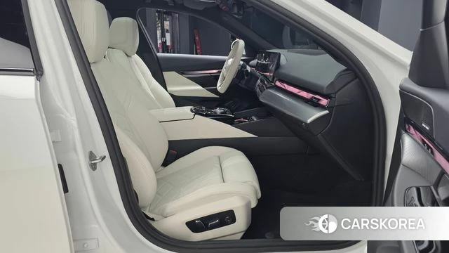 BMW 5 Series (G60) 2025 Белый из Кореи, фото 2