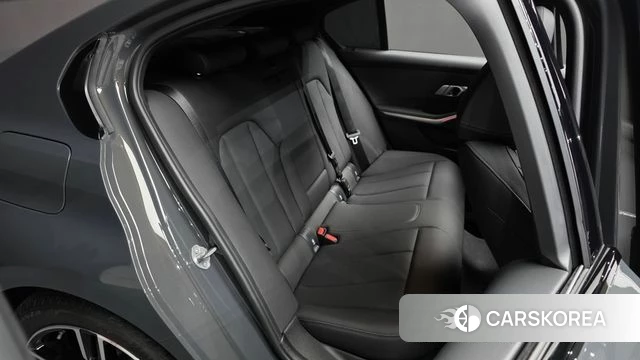 BMW 3 Series (G20) 2025 Серебристо-серый из Кореи, фото 2