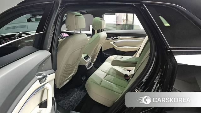 Audi e-Tron 2022 Черный из Кореи, фото 2