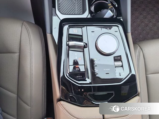 BMW 5 series 2025 Белый из Китая, фото 2
