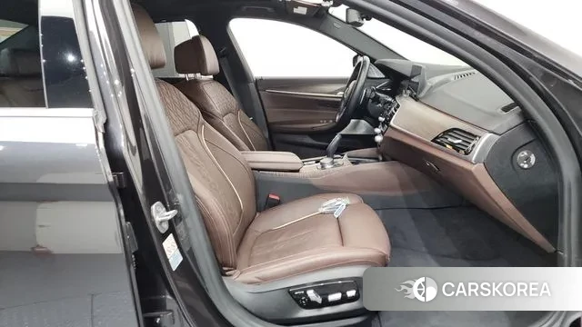 BMW 5 Series (G30) 2020 Серый из Кореи, фото 2